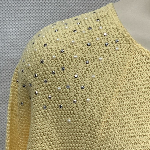SJS yellow knit top with pearls and silver accents - Picture 2 of 6